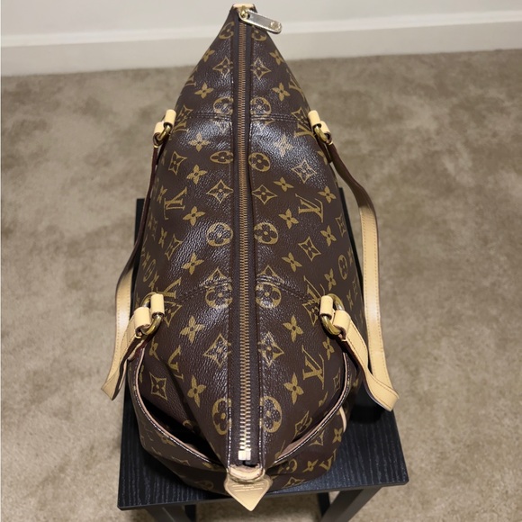 Authentic LV bag bought in Paris…selling for 650$…free shipping anywhere in US.. - Picture 2 of 5